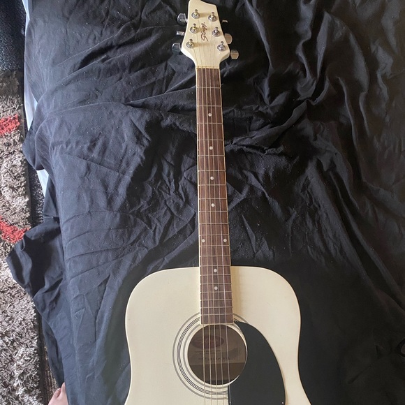 White acoustic stagg gutair - Picture 2 of 3